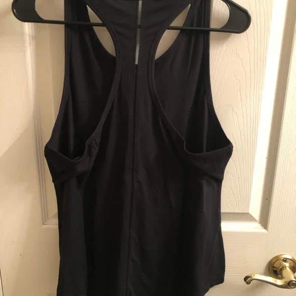 ZYIA Black Effortless Tank Top - Long - Picture 5 of 10